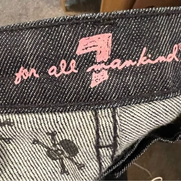 7 for All Mankind Women’s 27 Waist Capri Jeans Skulls Crossbones Cuffed - Picture 10 of 14